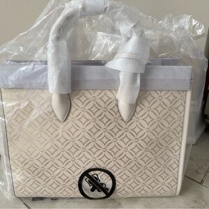 NWT Michael Kors Elegant Ivory  and Gold Mirella Medium Tote
